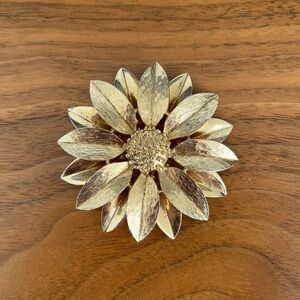 SARAH COVENTRY Canada Vintage Signed Brushed Gold Tone Metal Flower Brooch